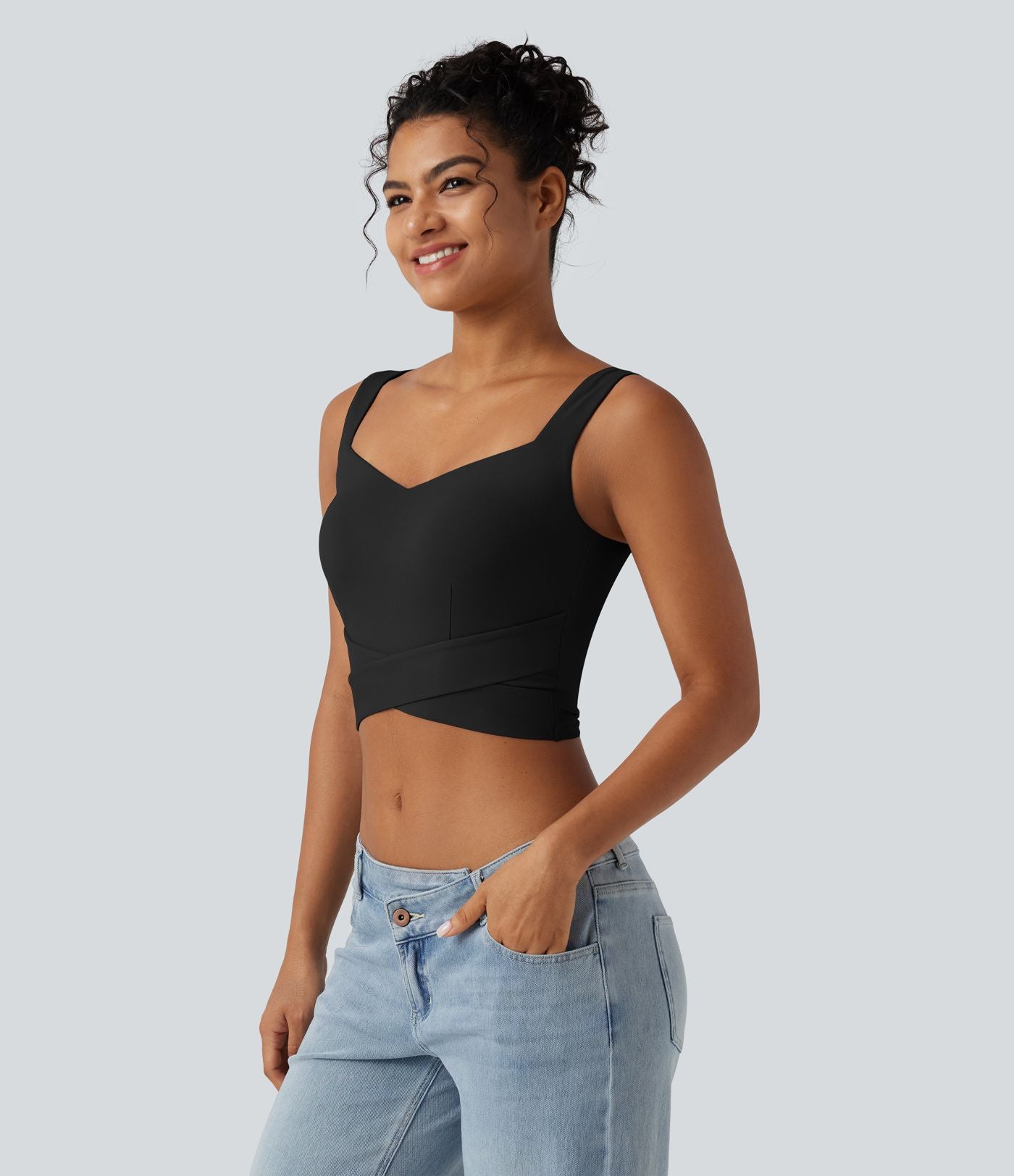 Débardeur crop-top à encolure diamant avec base croisée et coussinets amovibles