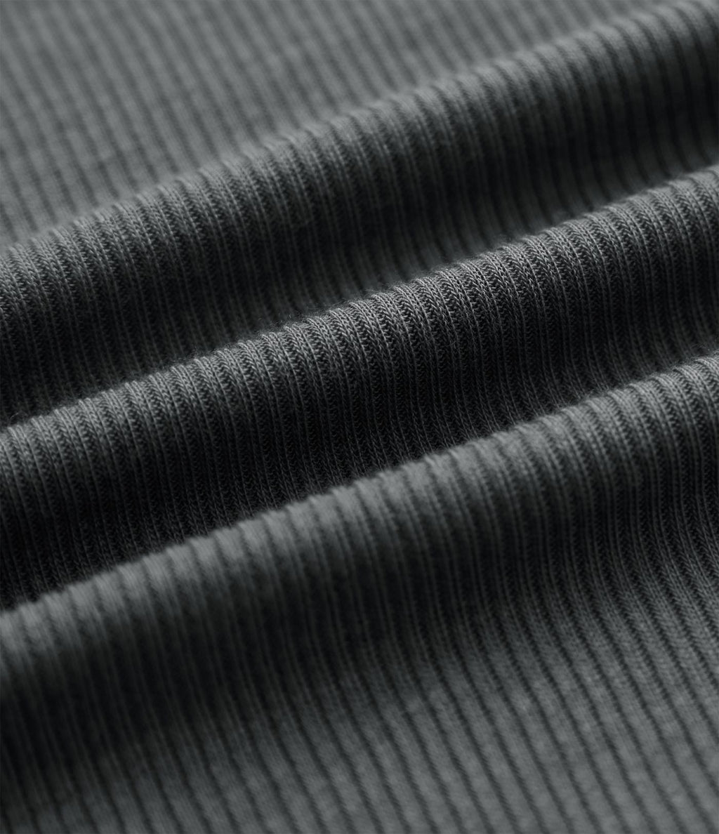 Top tailleur en mélange de laine col rond échancré à manches courtes en maille côtelée