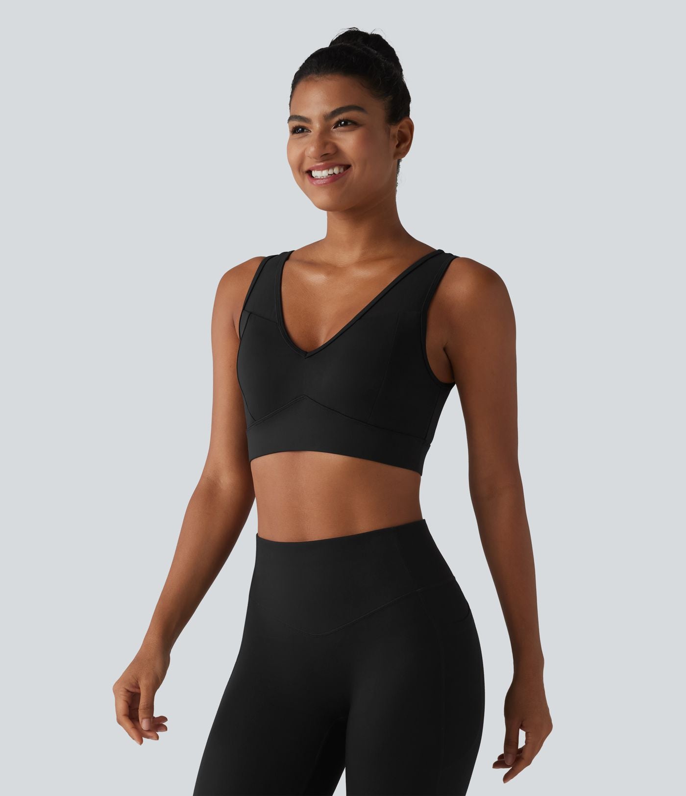 Brassière de sport SoftlyZero™ Airy effet frais InstantCool col V maintien léger avec mesh contrasté et brassière intégrée