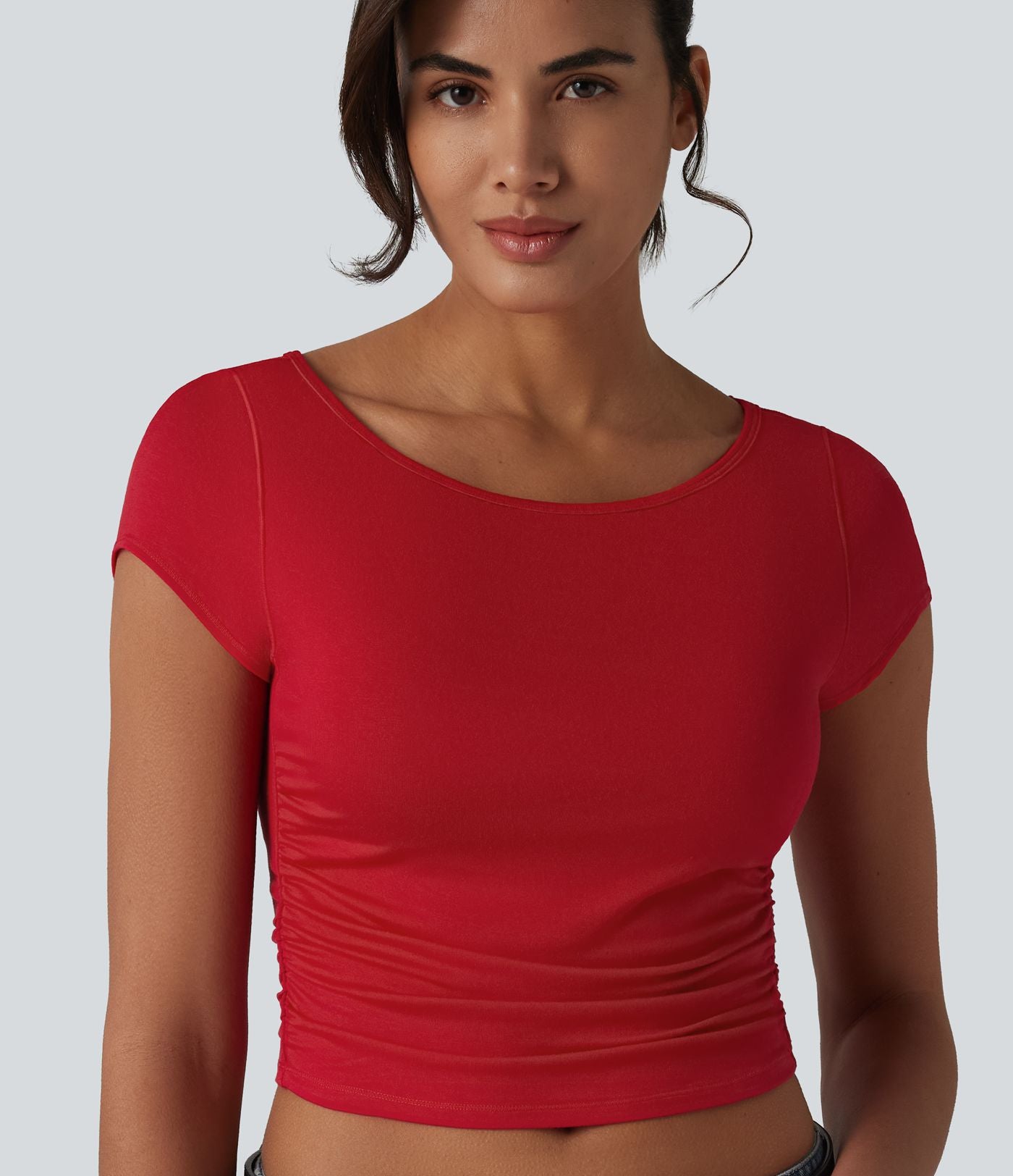 T-shirt court col bateau manches courtes avec fronces et brassière intégrée