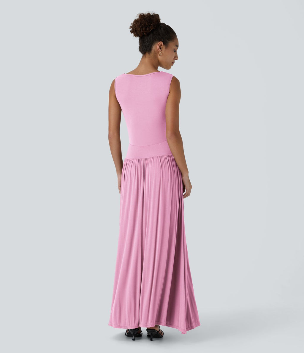 Robe longue à encolure bateau, bretelles asymétriques, côtés froncés et poches