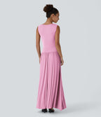 Robe longue à encolure bateau, bretelles asymétriques, côtés froncés et poches