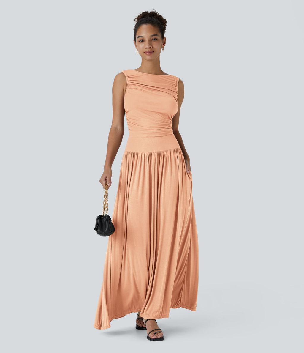 Robe longue à encolure bateau, bretelles asymétriques, côtés froncés et poches