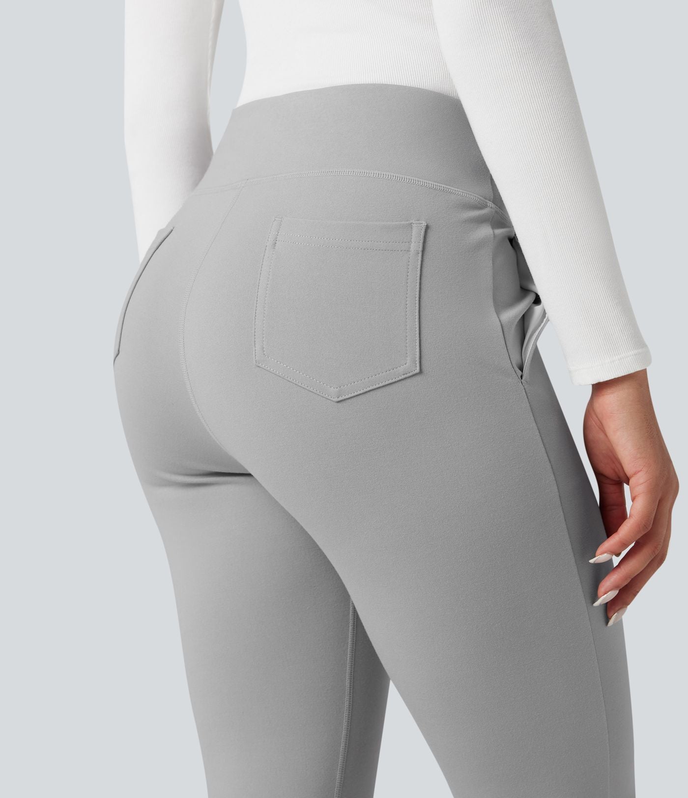 Pantalon tailleur évasé taille haute avec poches
