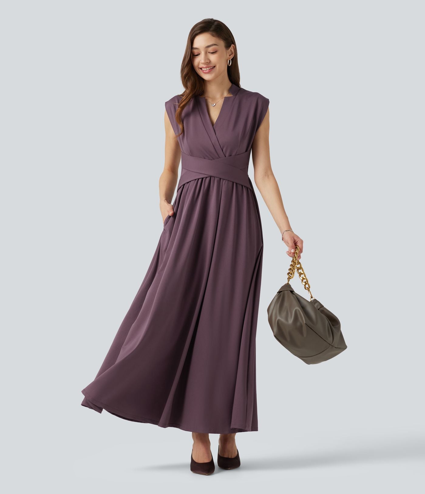 Robe midi fluide esprit bureau sans manches col V avec poches