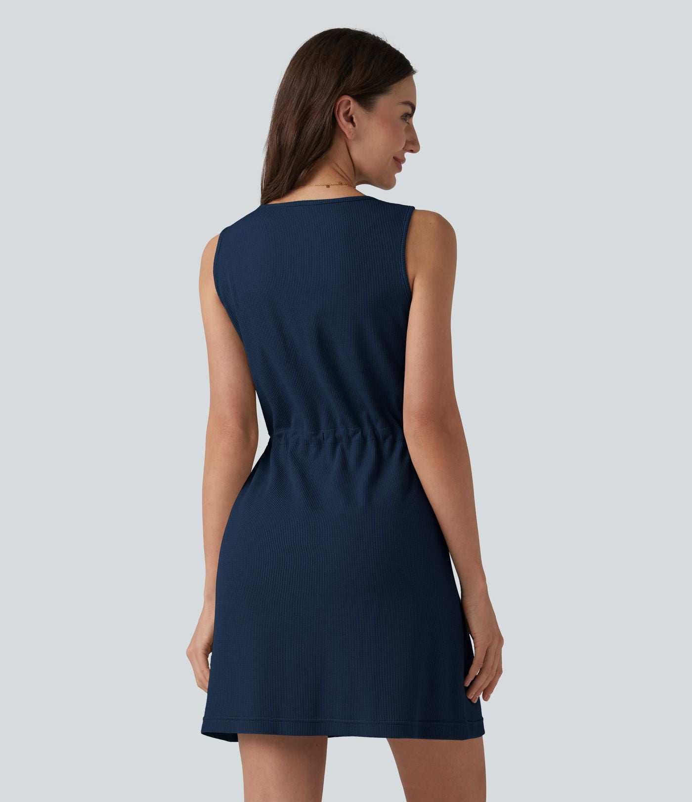 Robe mini gaufrée col cranté sans manches cordon de serrage avec poches