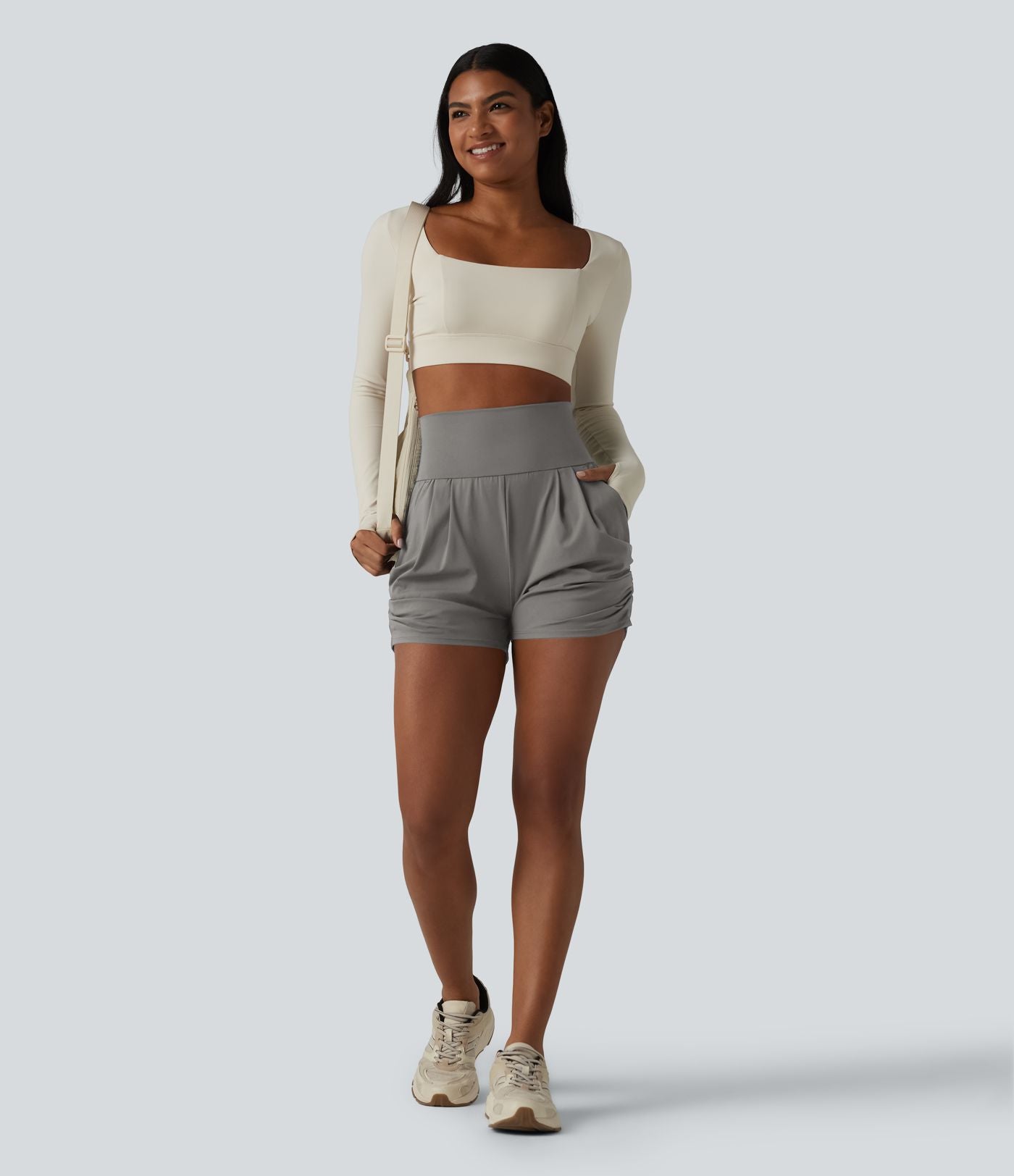 Short de yoga SoftlyZero™ Airy taille haute froncé effet frais InstantCool 7,5 cm avec poches