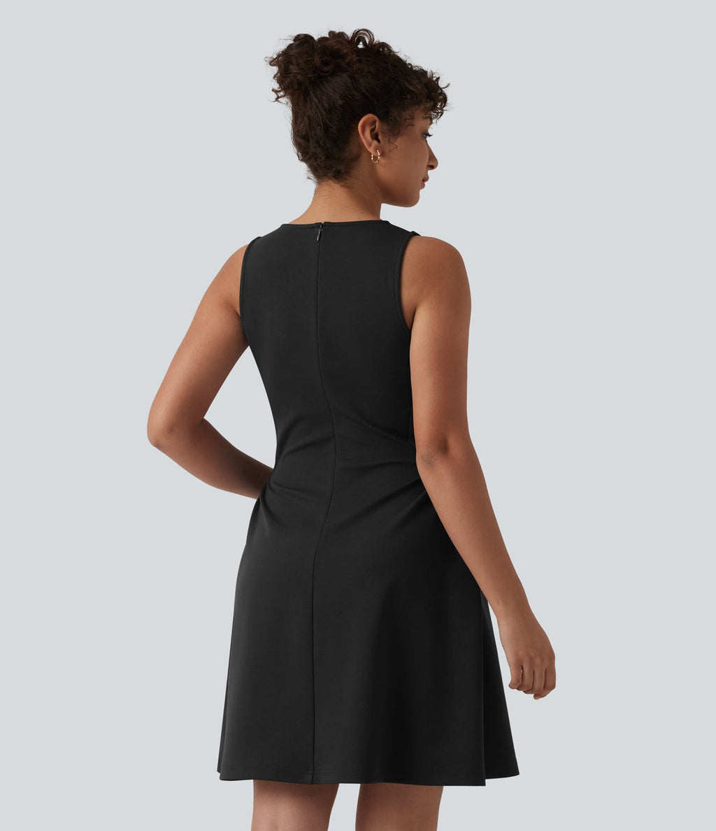 Robe tailleur mini sans manches à col rond froncée avec poches