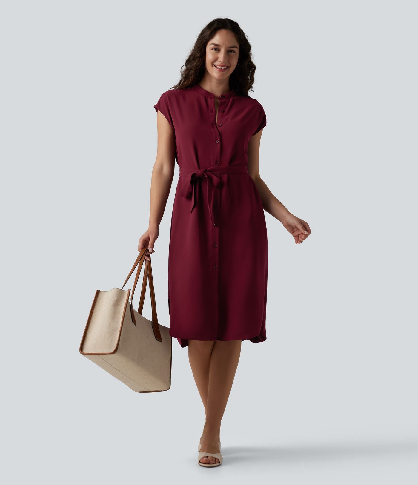 Robe-chemise midi de travail à manches courtes avec ceinture, ourlet arrondi et poches