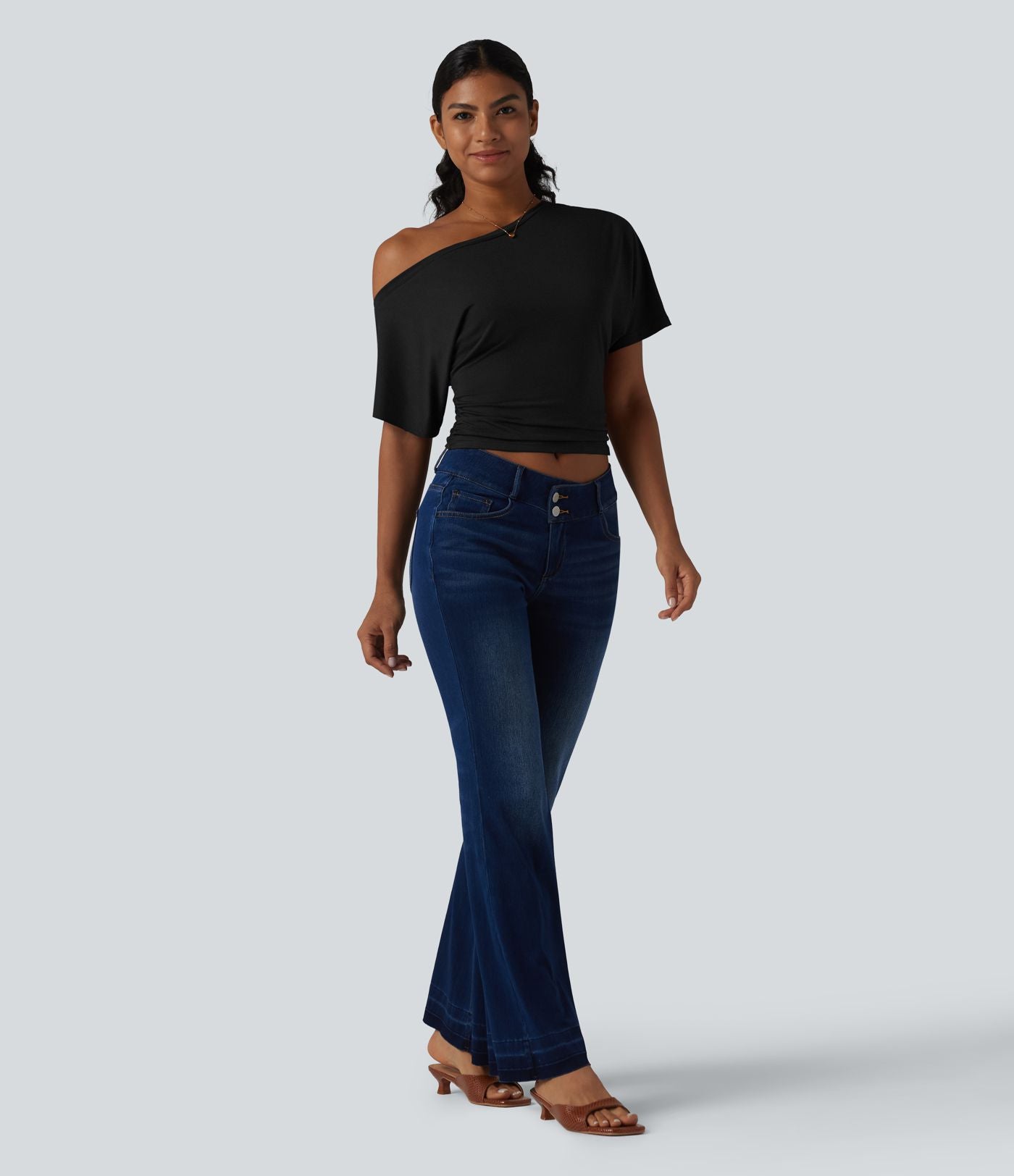 T-shirt casual asymétrique une épaule froncé à manches courtes avec soutien-gorge intégré