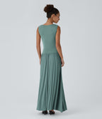 Robe longue à encolure bateau, bretelles asymétriques, côtés froncés et poches
