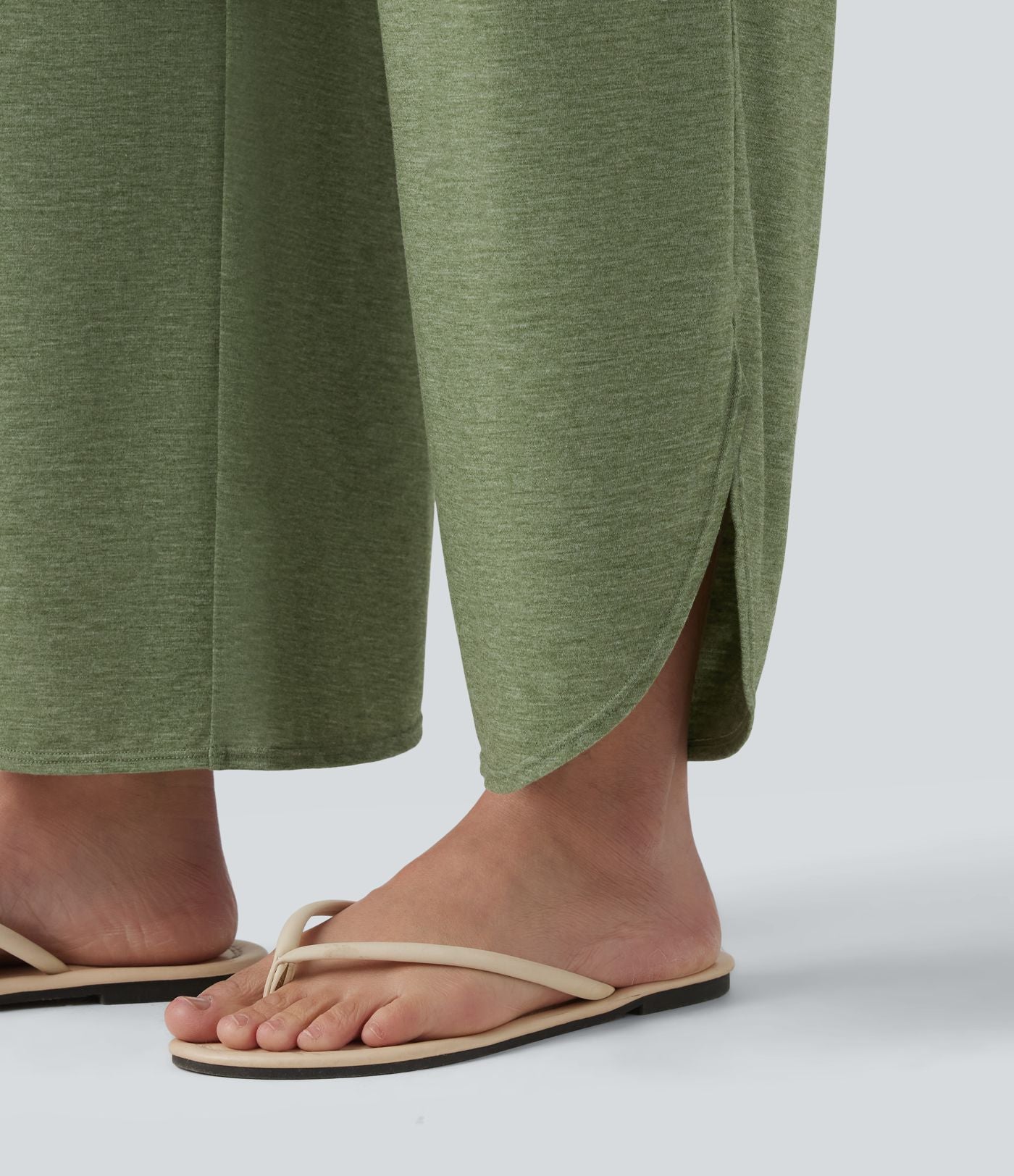 Pantalon décontracté taille haute gainant avec ourlet arrondi et poches