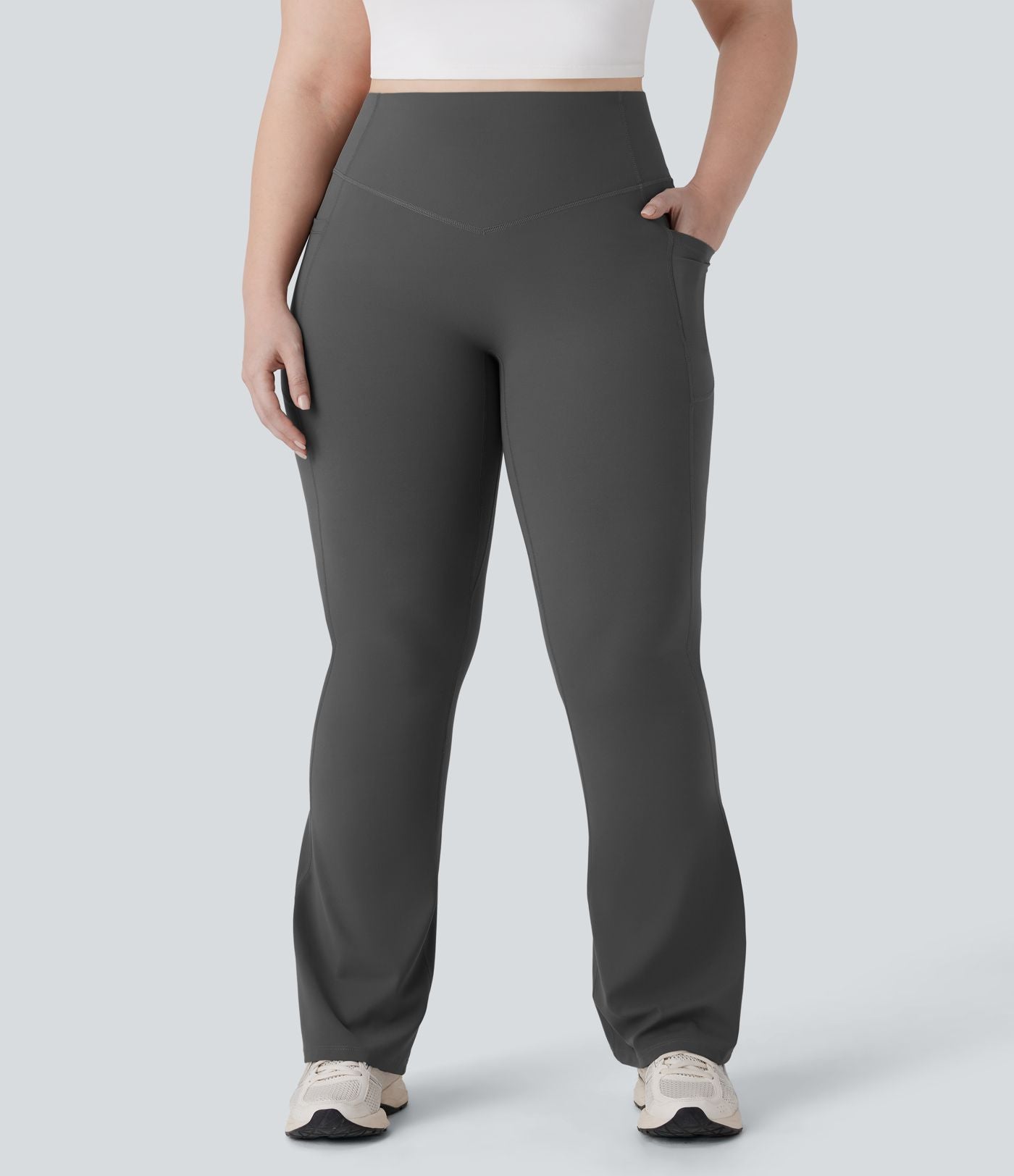 Pantalon de yoga à coupe bootcut gainant galbant taille haute grande taille avec effet scrunch et poches Halara UltraSculpt™
