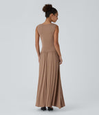 Robe longue à encolure bateau, bretelles asymétriques, côtés froncés et poches