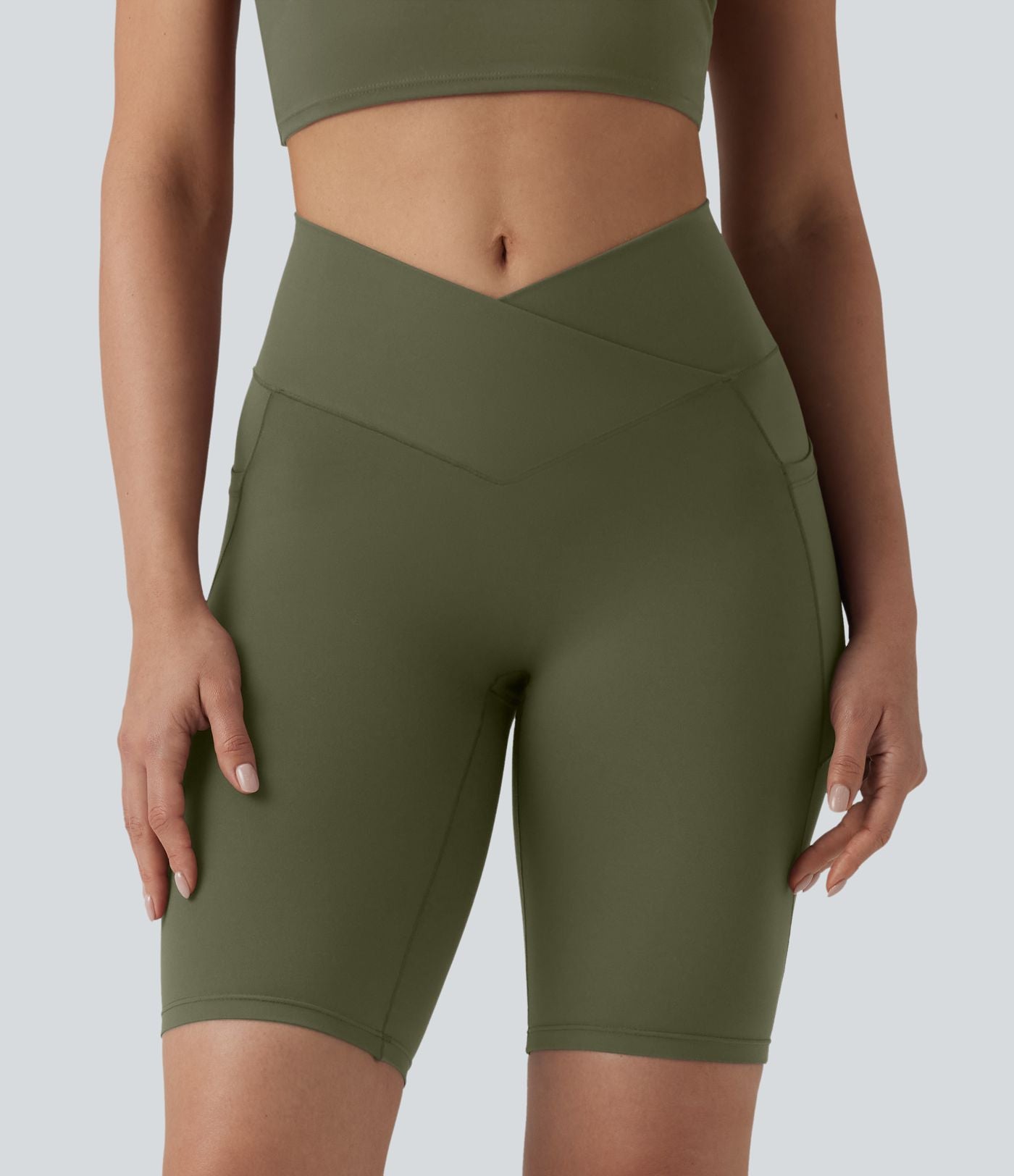 SoftlyZero™ Short cycliste de yoga croisé taille haute 23 cm avec poches - UPF50+