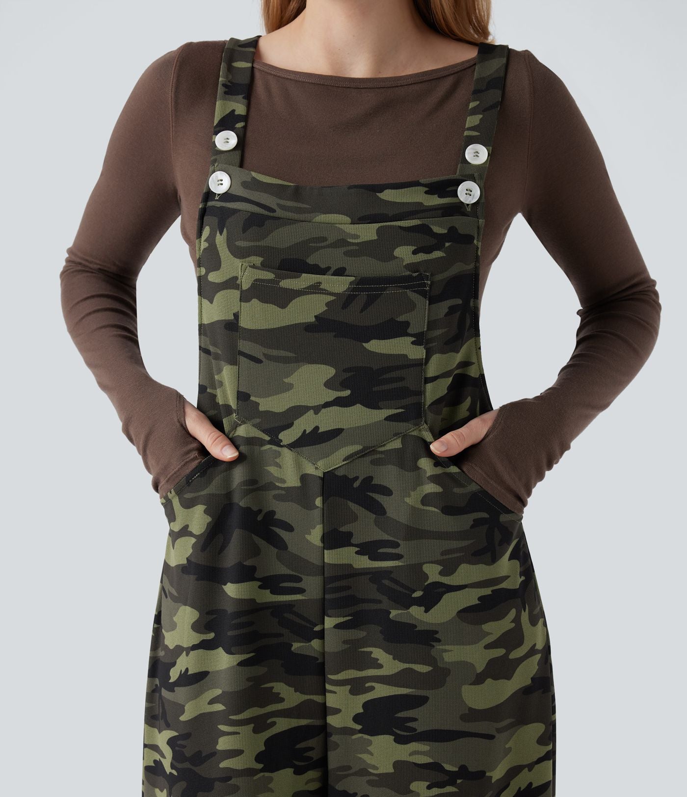 Salopette en maille gaufrée imprimé camouflage avec poches