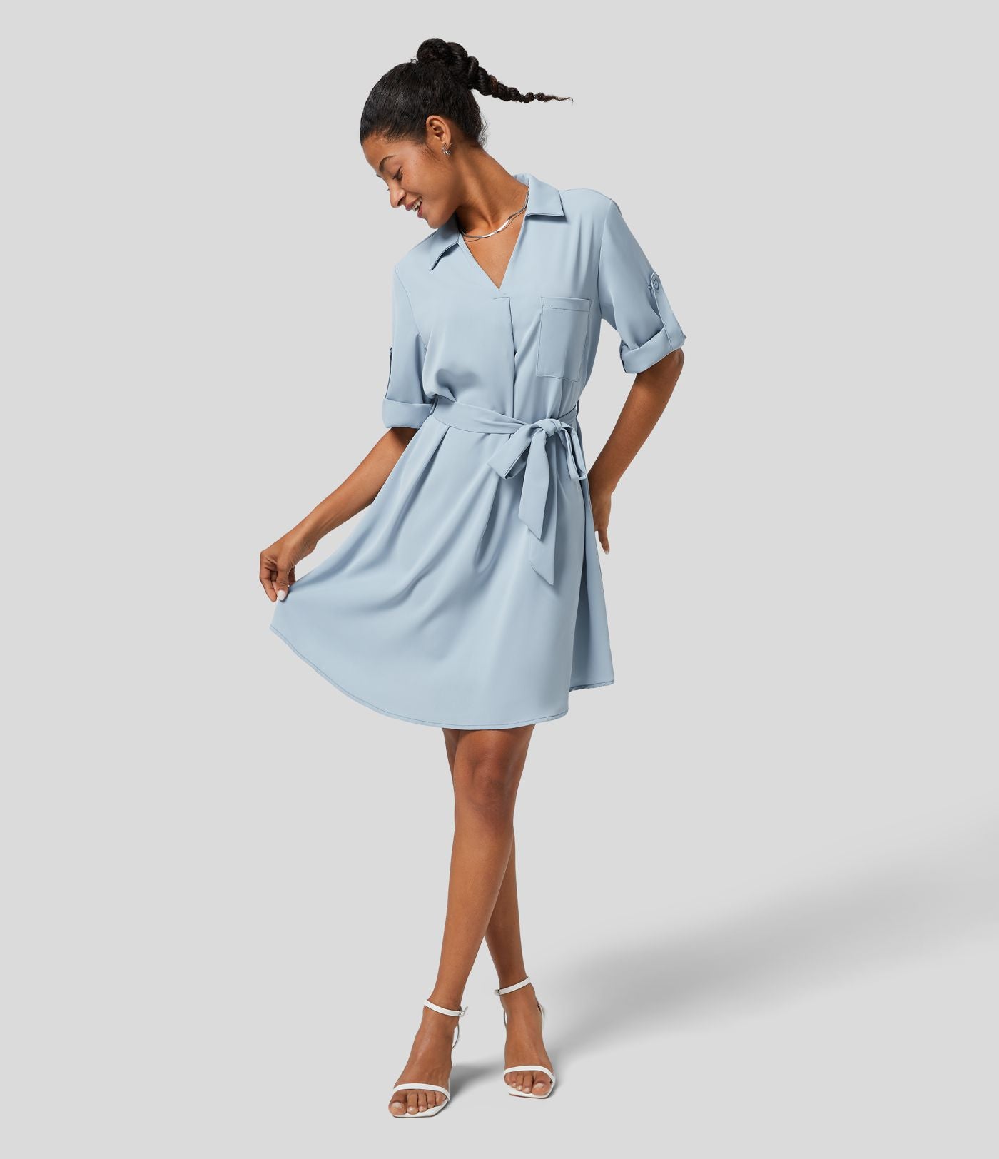 Robe-chemise décontractée à col, manches retroussables et ceinture