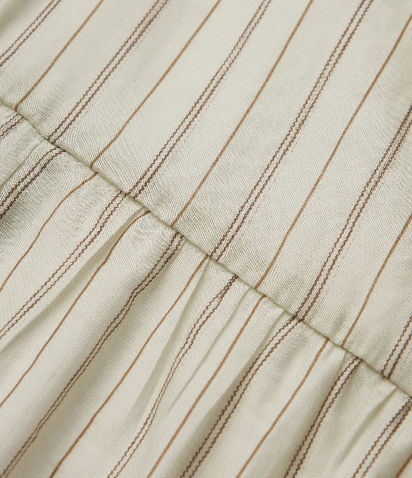 Robe longue fluide à rayures et col en V