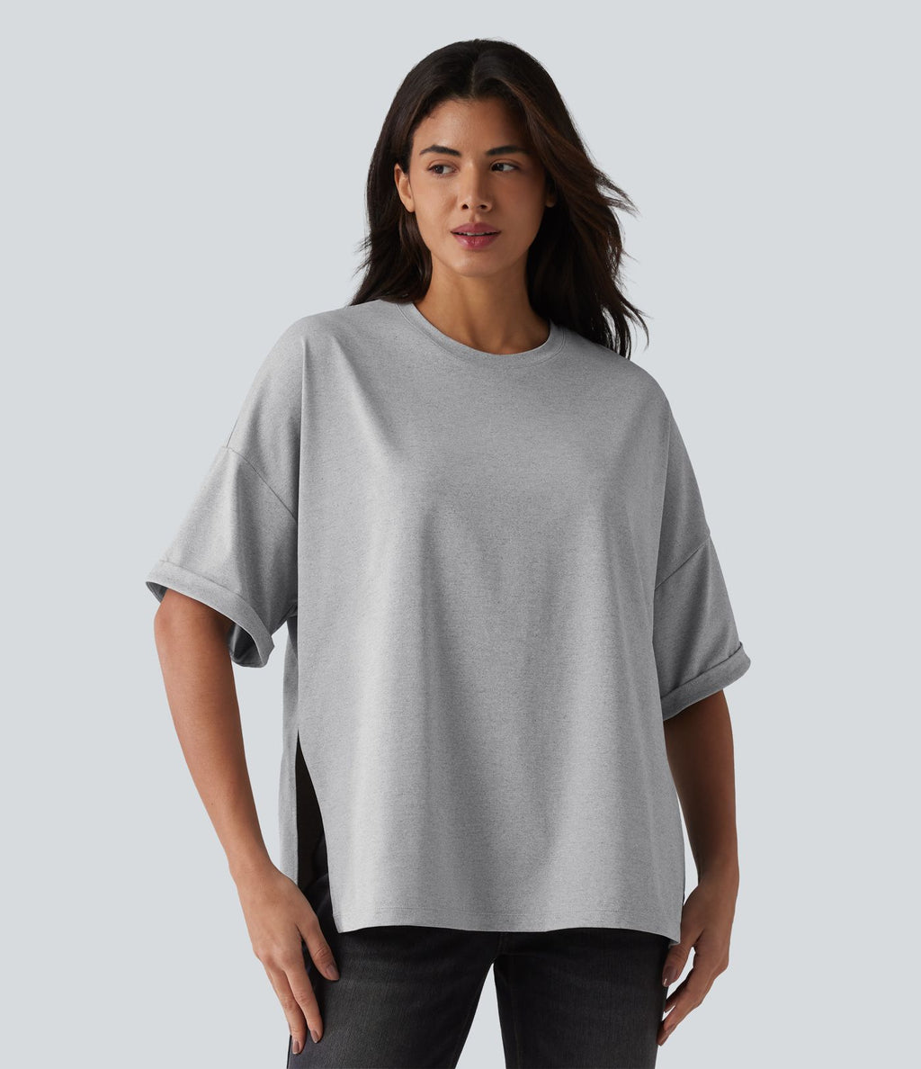 T-shirt décontracté col rond manches retroussées avec ourlet fendu