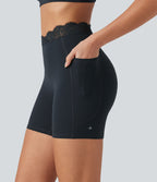 Short de yoga cycliste Halara UltraSculpt™ en dentelle contrastée taille haute et coupe en V, 12,5 cm, avec poches