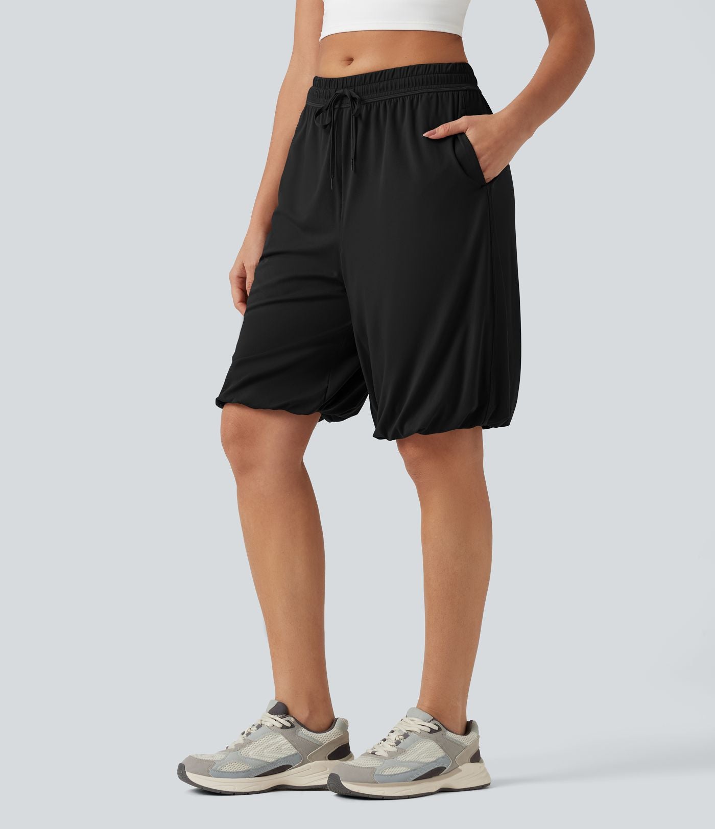 Short bouffant de danse taille basse en SoftlyZero™ à cordon de serrage avec poches - UPF50+