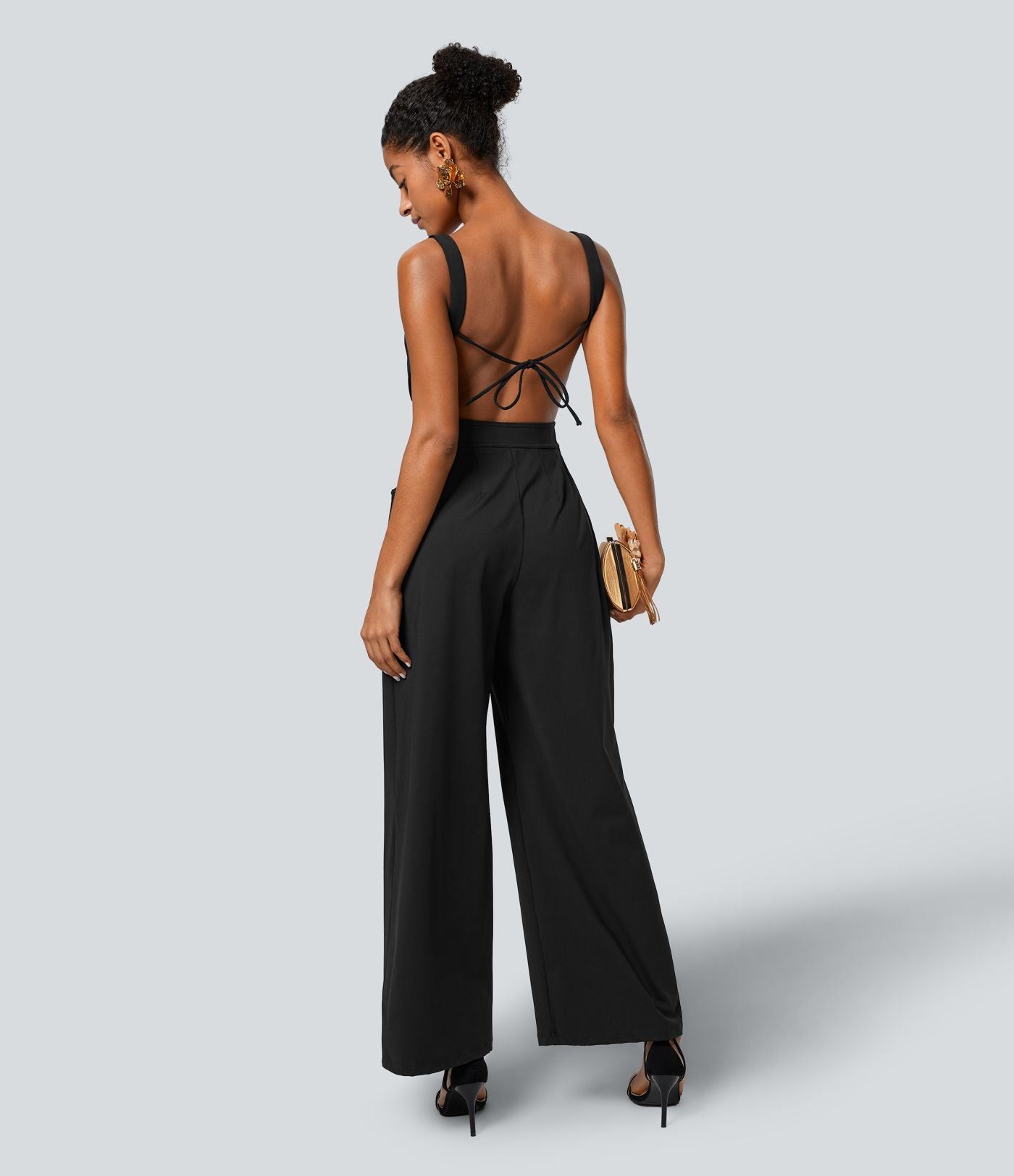 Combinaison SoftlyZero™ Airy invitée de mariage et demoiselle d'honneur dos nu avec nœud au dos, poches latérales effet frais InstantCool