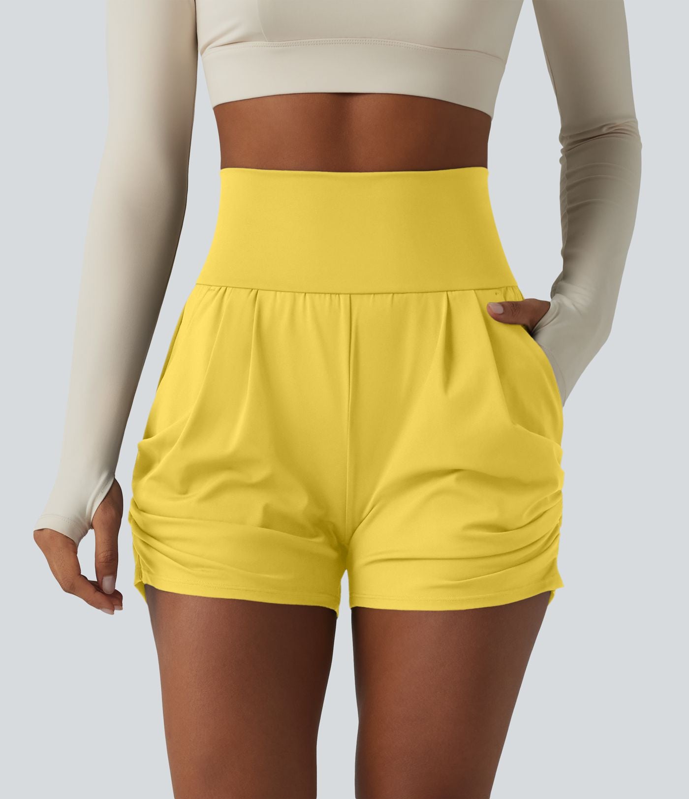 Short de yoga SoftlyZero™ Airy taille haute froncé effet frais InstantCool 7,5 cm avec poches