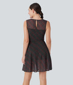 Robe mini décontractée 2-en-1 sans manches à carreaux avec empiècements mesh contrastés et poche latérale