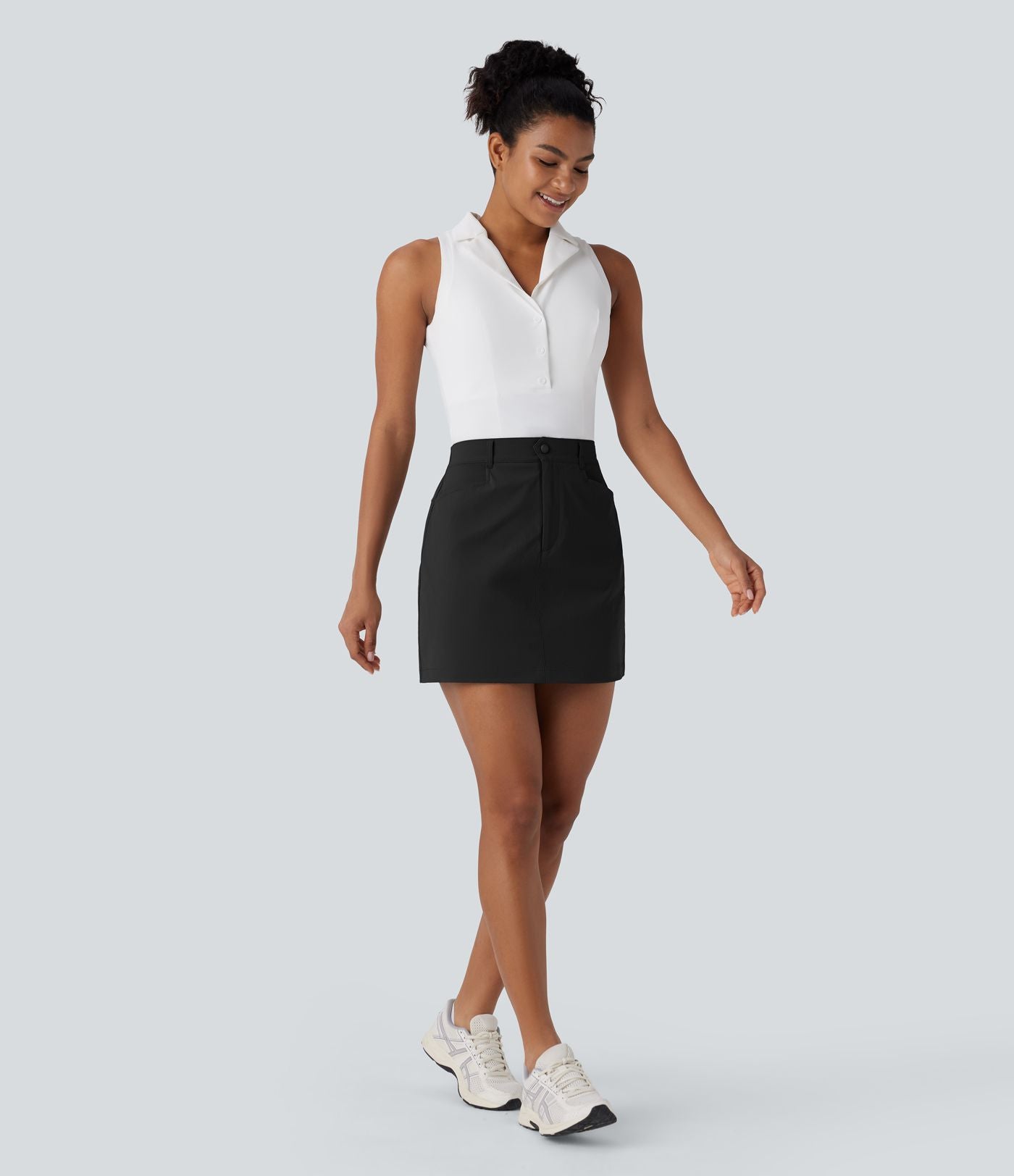 Jupe courte de golf ligne A taille haute avec boutons, zip, poches latérales et fente