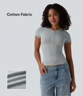 T-shirt Halara décontracté en jersey de coton, col Henley, manches courtes, coupe ultra-ajustée