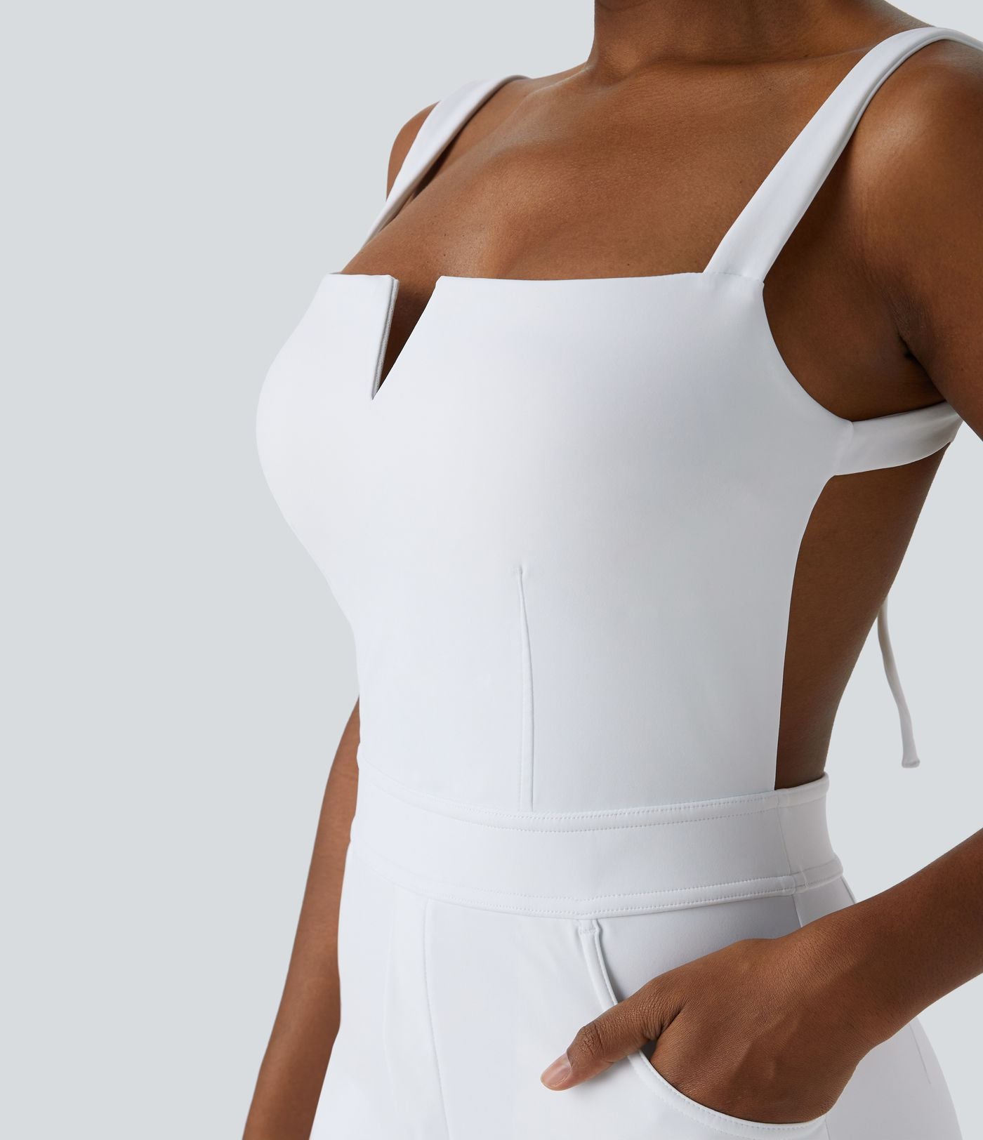 Combinaison SoftlyZero™ Airy invitée de mariage et demoiselle d'honneur dos nu avec nœud au dos, poches latérales effet frais InstantCool