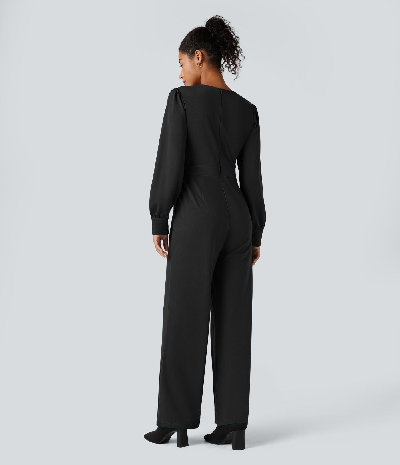 Combinaison tailleur col V manches longues bouffantes coupe droite avec poches