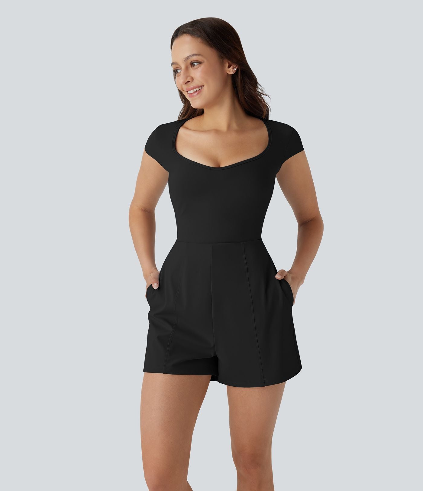 Combinaison de yoga Softlyzero™ Airy avec col U, manches courtes et poches latérales - Édition Easy Peasy