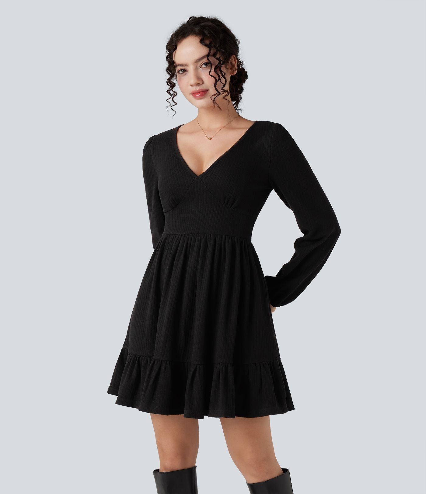 Robe mini côtelée col V volants manches longues