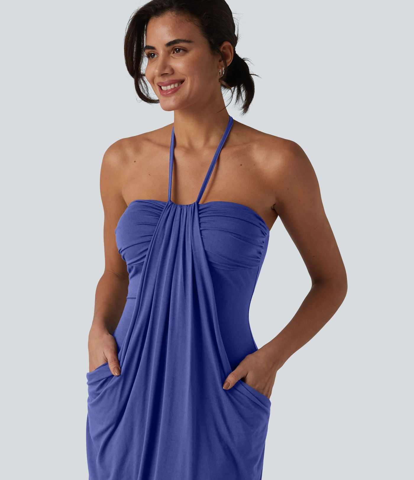 Robe resort mini dos nu à col licou avec lien noué dans le dos et poches