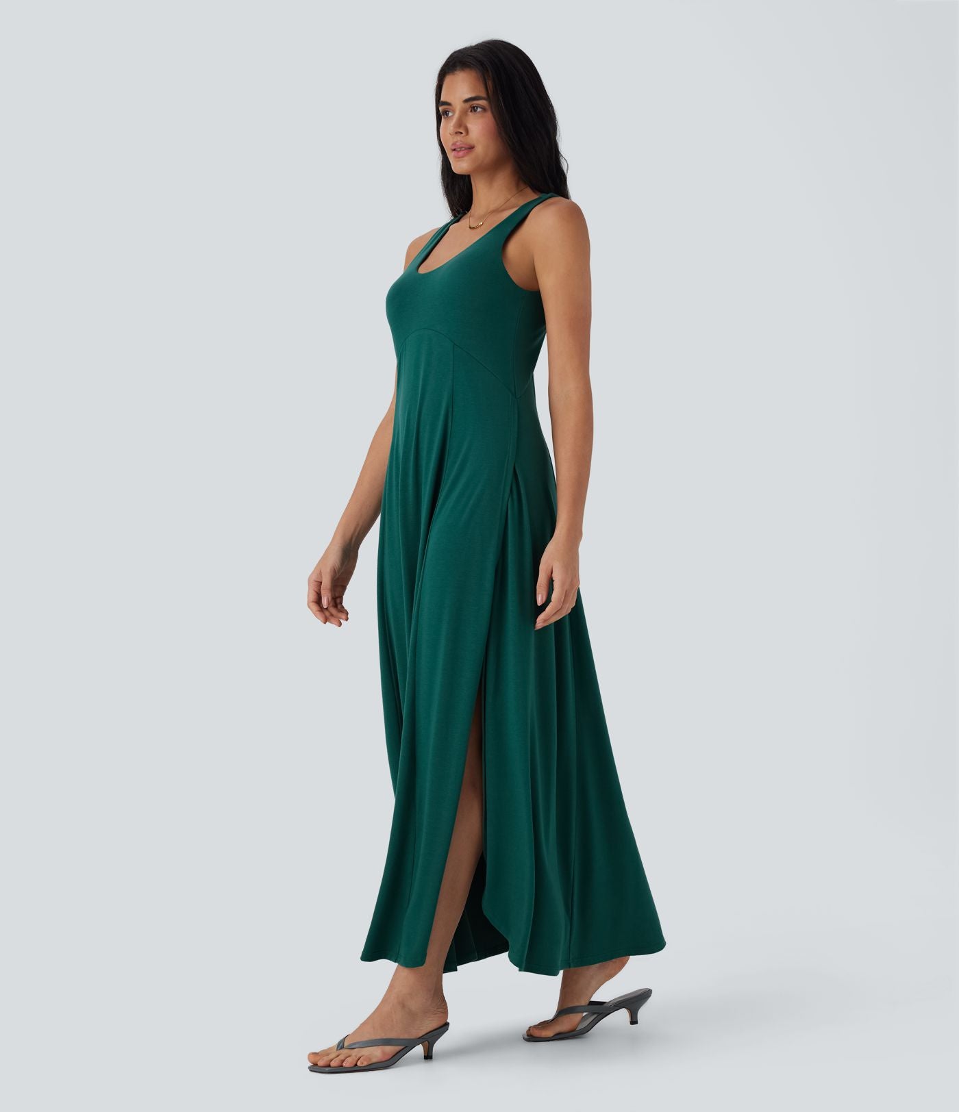 Robe longue à bretelles avec col U, dos nu, fente et coupe fluide