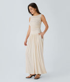 Robe longue à encolure bateau, bretelles asymétriques, côtés froncés et poches