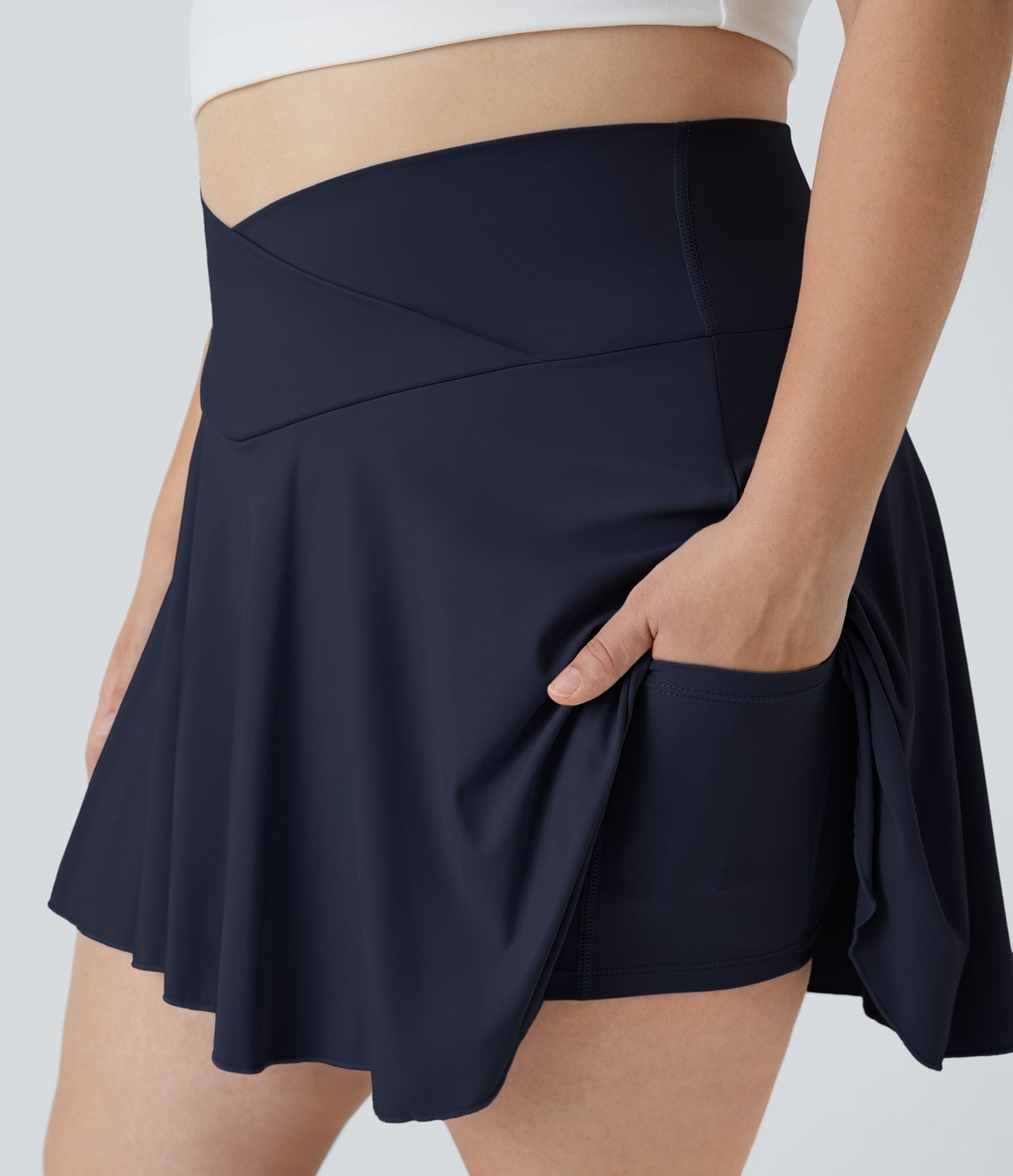 Jupe de tennis SoftlyZero™ Airy confortable 2-en-1 à taille haute croisée avec poches latérales, coupe évasée grande taille effet frais InstantCool, protection solaire UPF50+
