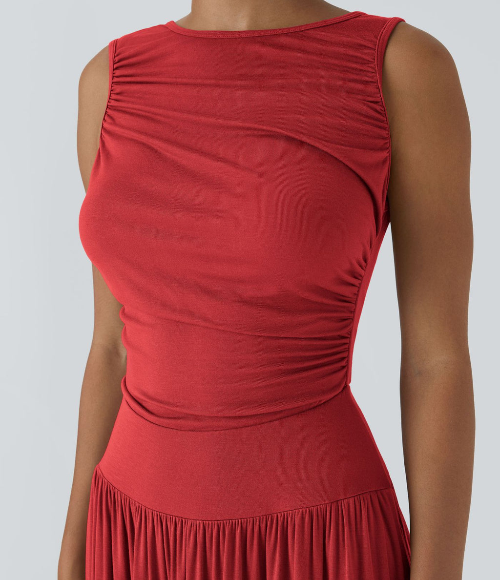 Robe longue à encolure bateau, bretelles asymétriques, côtés froncés et poches