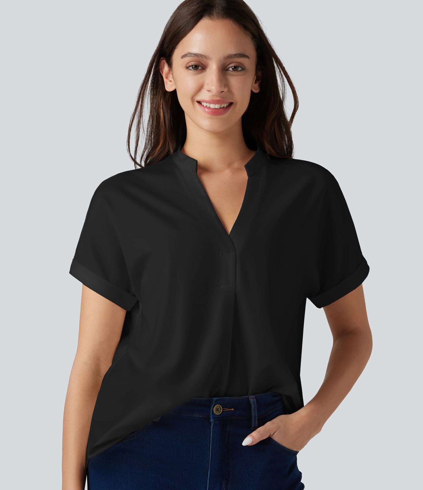 Blouse habillée en mousseline col V à manches courtes, ourlet arrondi et tissu infroissable