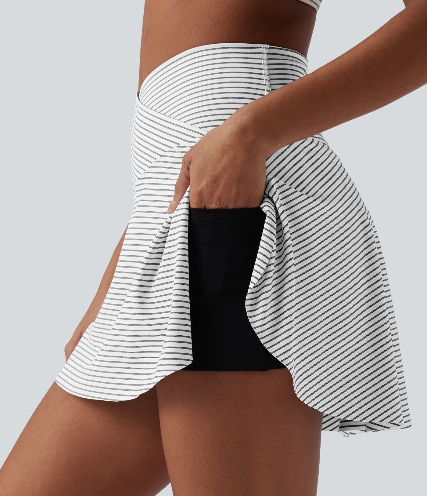 Jupe-short de tennis mini taille haute croisée à rayures avec poches