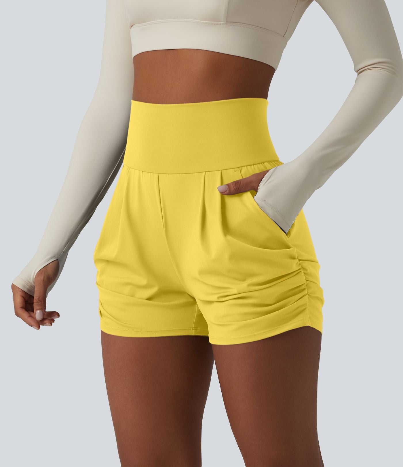 Short de yoga SoftlyZero™ Airy taille haute froncé effet frais InstantCool 7,5 cm avec poches