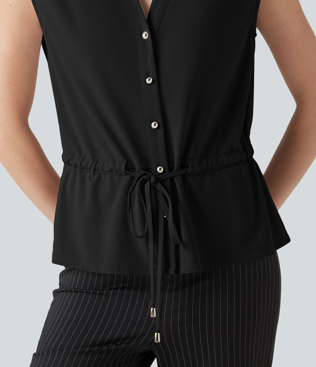 Chemise tailleur sans manches col V avec braguette boutonnée et cordon
