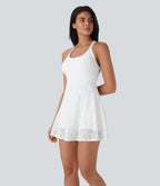 Robe-short 2-en-1 mini de danse active avec dos nu, détail torsadé, dentelle et poches-Easy Peasy