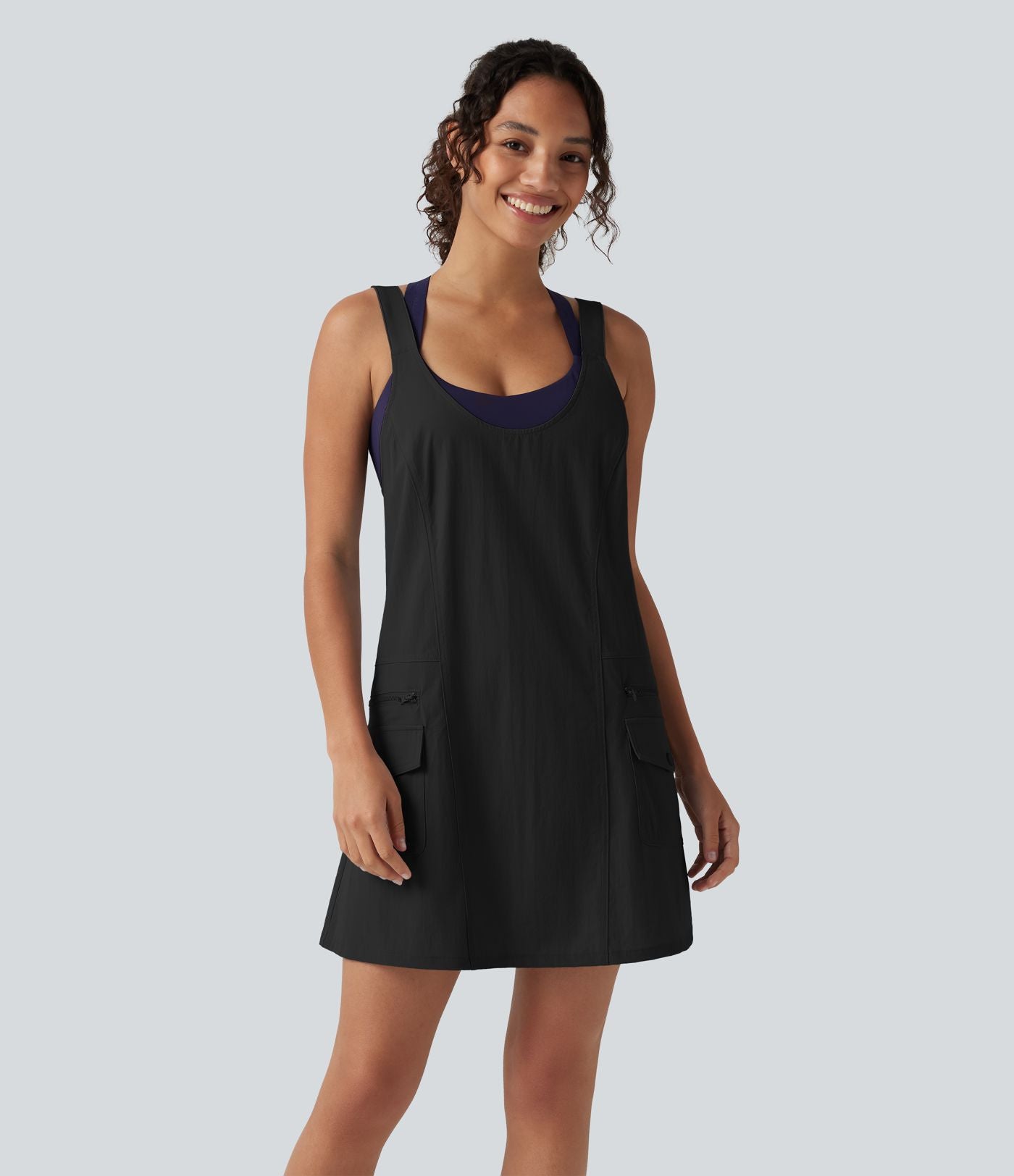 Robe active de randonnée mini cargo à encolure U, bretelles ajustables et poches