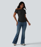 T-shirt SoftlyZero™ Airy asymétrique épaule dénudée froncé avec fente, brassière intégrée et effet frais InstantCool