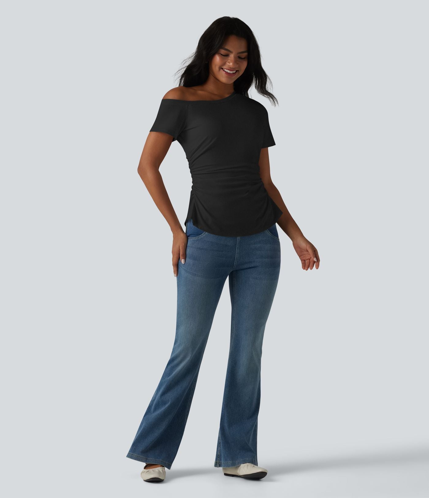 T-shirt SoftlyZero™ Airy asymétrique épaule dénudée froncé avec fente, brassière intégrée et effet frais InstantCool