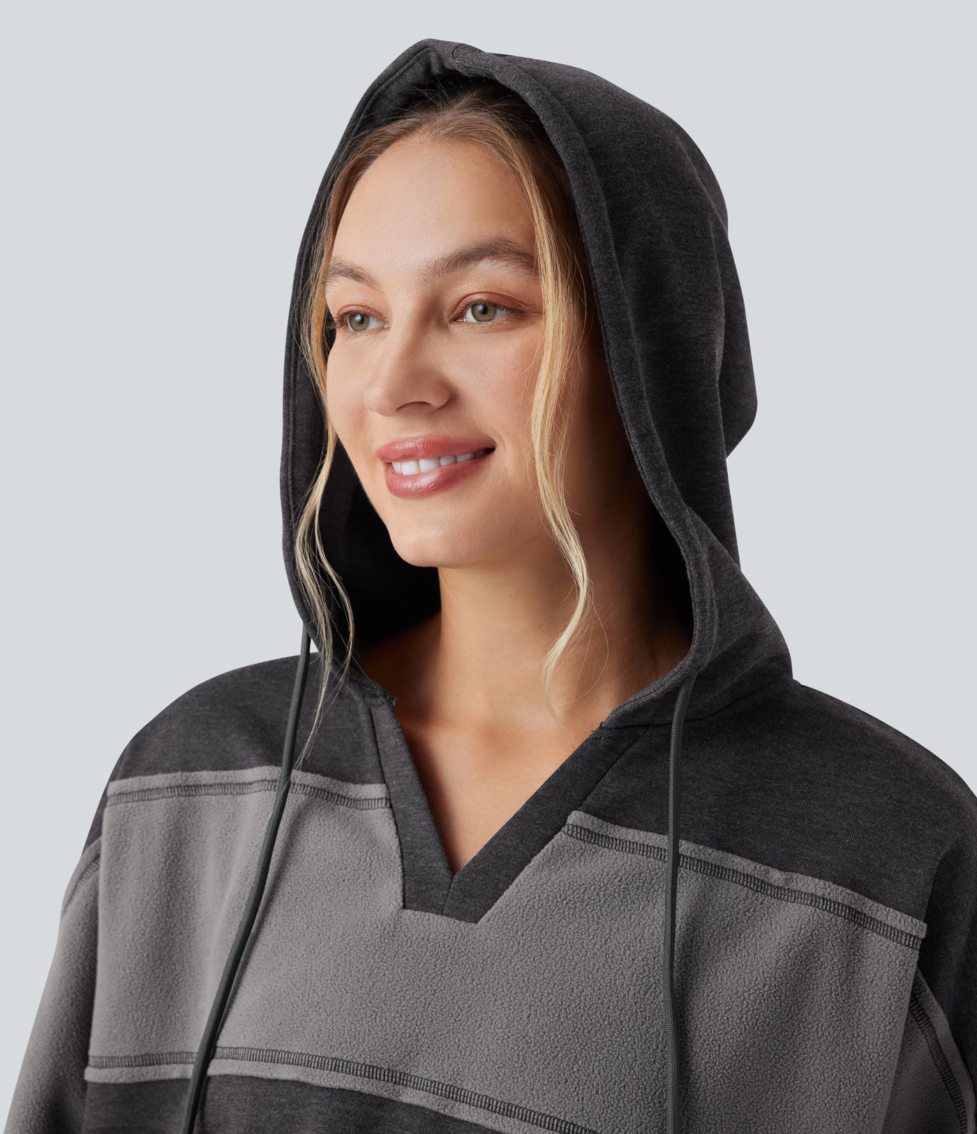 Sweat-shirt de sport patchwork à capuche avec cordon de serrage et manches longues