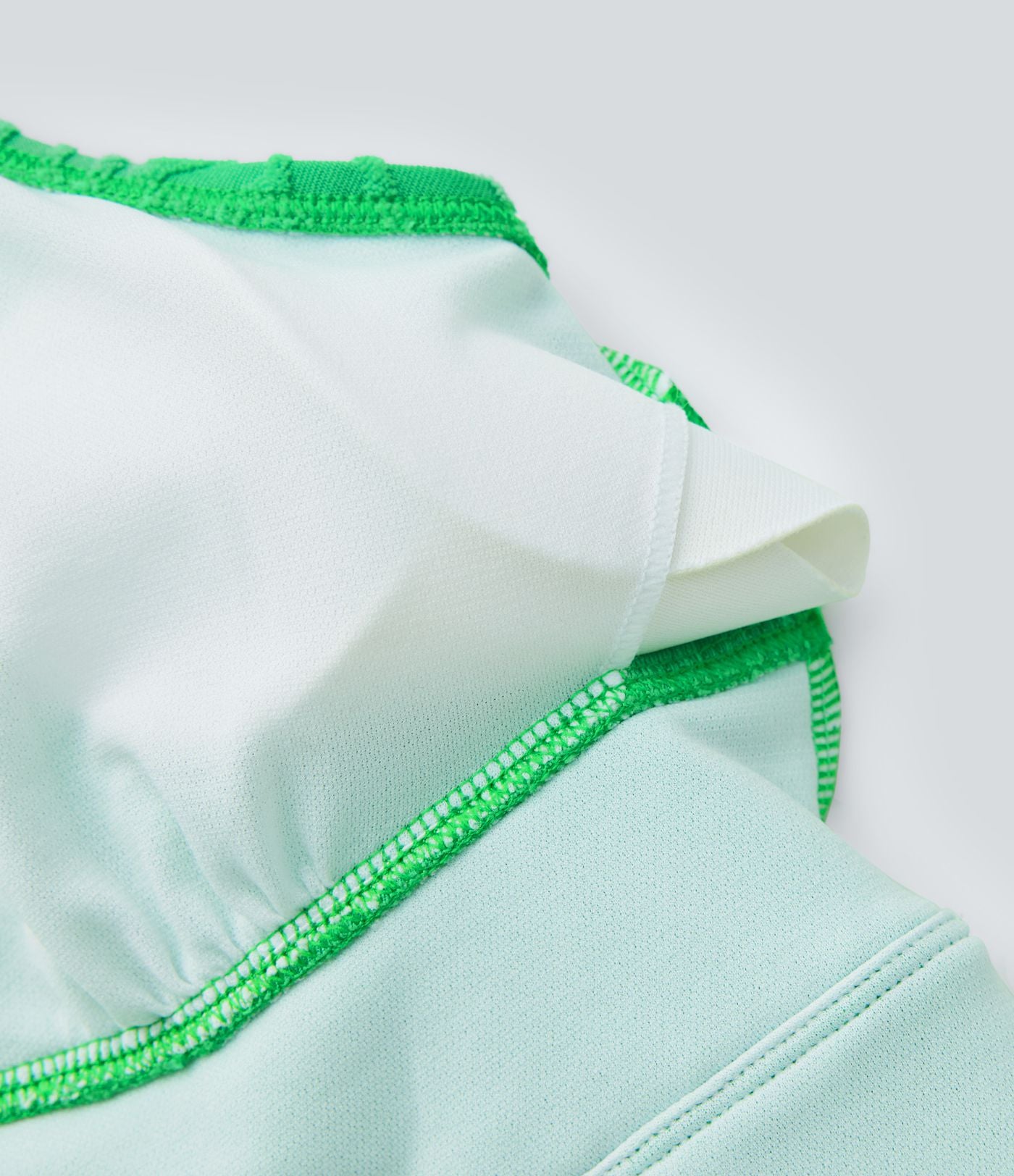Robe de bain courte 2-en-1 dos nu ajourée