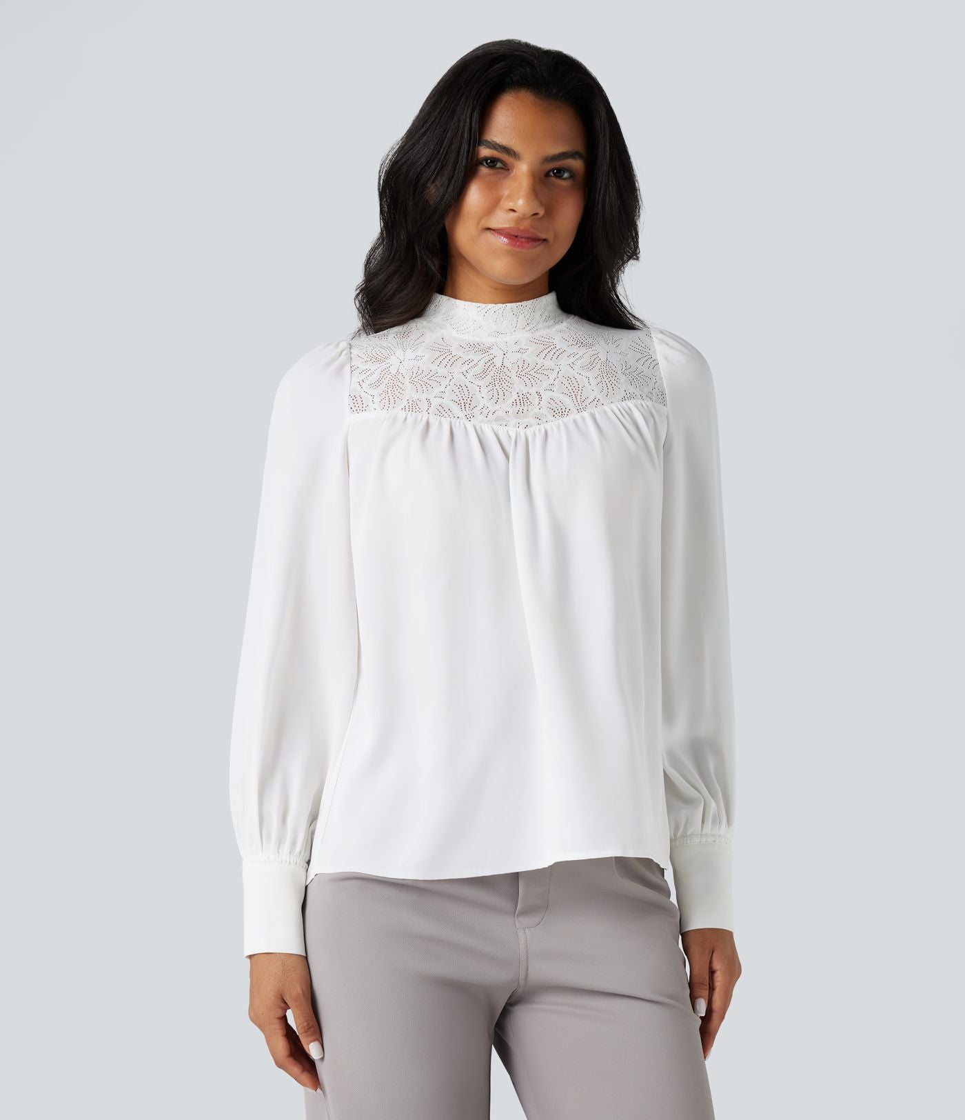 Chemise tailleur col montant dentelle contrastante manches longues